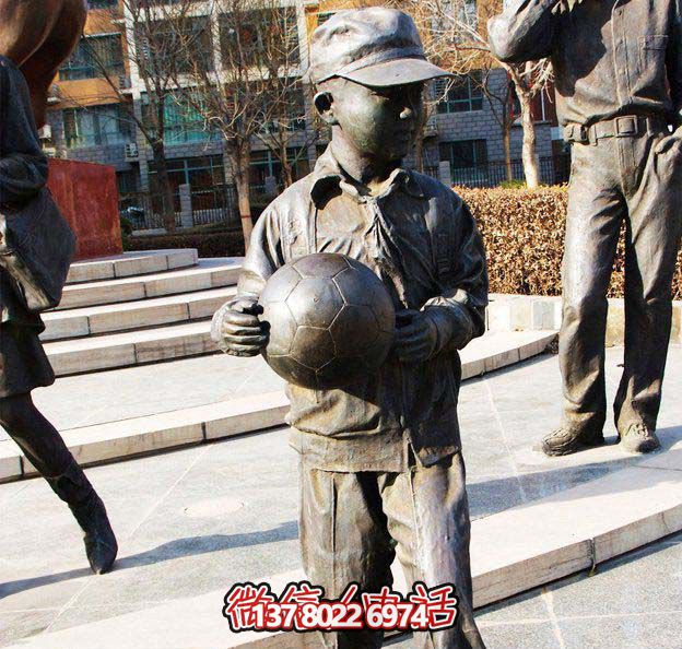 鑄銅雕塑，點(diǎn)綴小學(xué)廣場，傳遞小學(xué)生足球精神