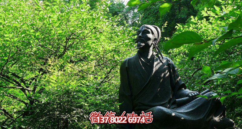 古代名人李白青銅雕塑，讓花園廣場坐擁舊韻