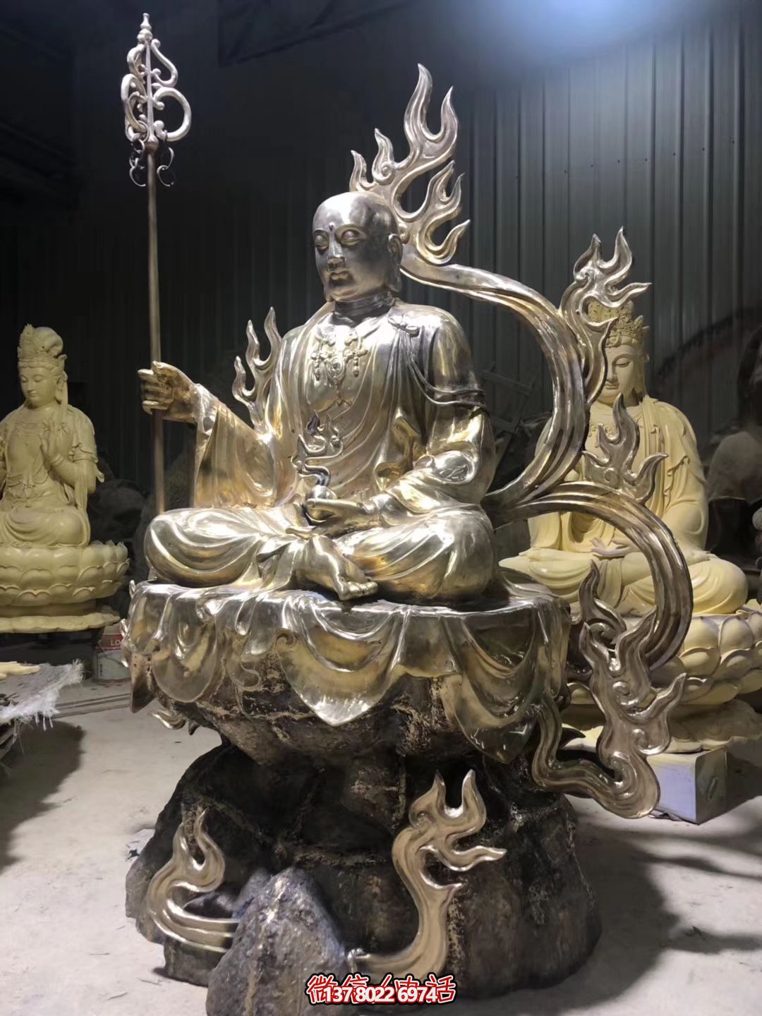 游覽地藏王大型寺廟景區(qū)，感受精美雕塑的神秘魅力