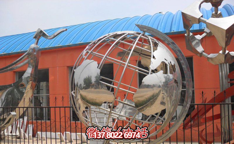 白鋼鏤空地球儀雕塑，為公園增添創(chuàng)意裝飾