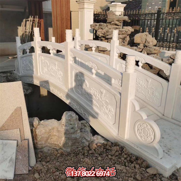 精美大理石雕刻欄桿，為景區(qū)公園拱橋添加裝飾美感和防護(hù)功能