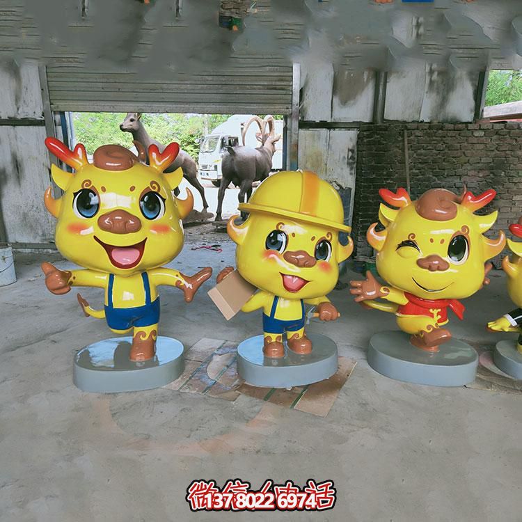 多彩卡通小龍人雕塑，玻璃鋼制造，美化園林戶外環(huán)境