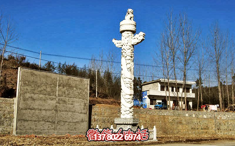漢白玉華表雕塑，點(diǎn)綴農(nóng)村廣場(chǎng)