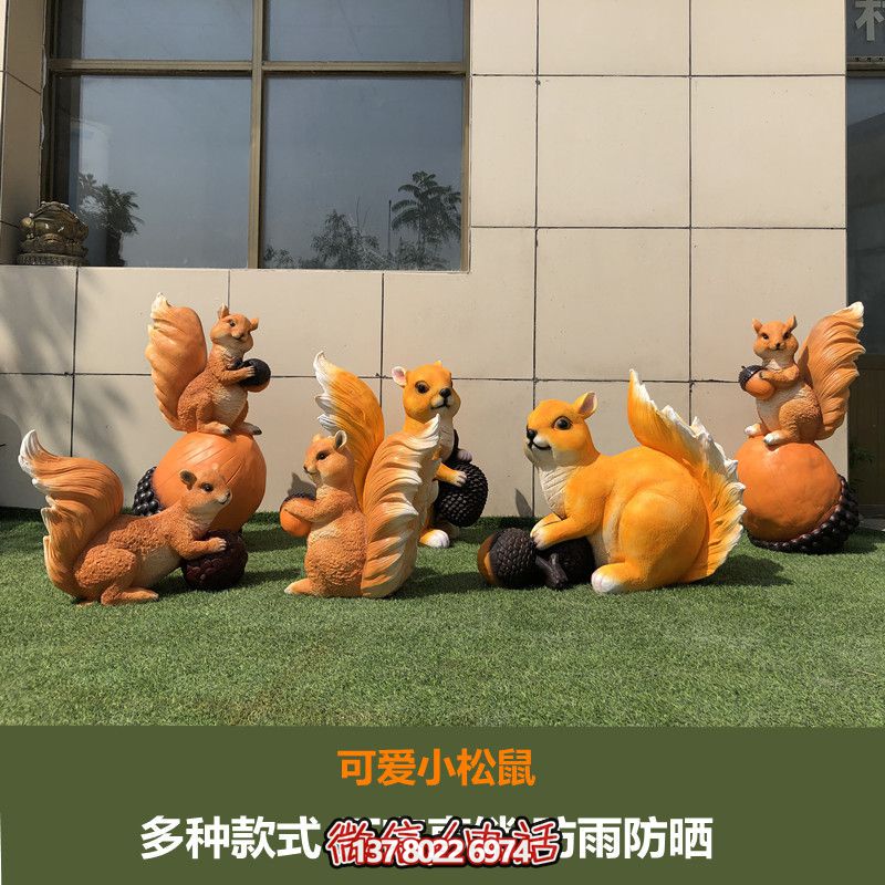 可愛小松鼠雕塑給森林公園、游樂園帶來美好時(shí)光