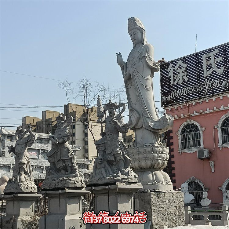 精美關(guān)公、佛像和石獅子雕刻，青石裝點(diǎn)美化廣場