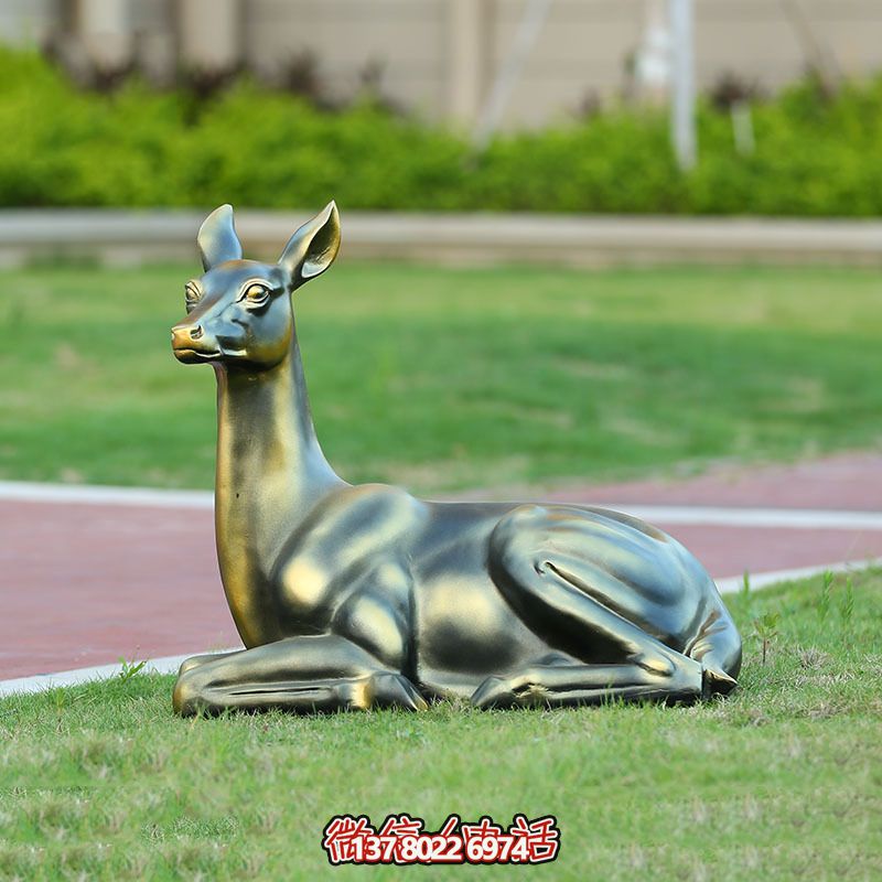 不銹鋼仿銅睡鹿雕塑，點(diǎn)綴戶外廣場(chǎng)草坪
