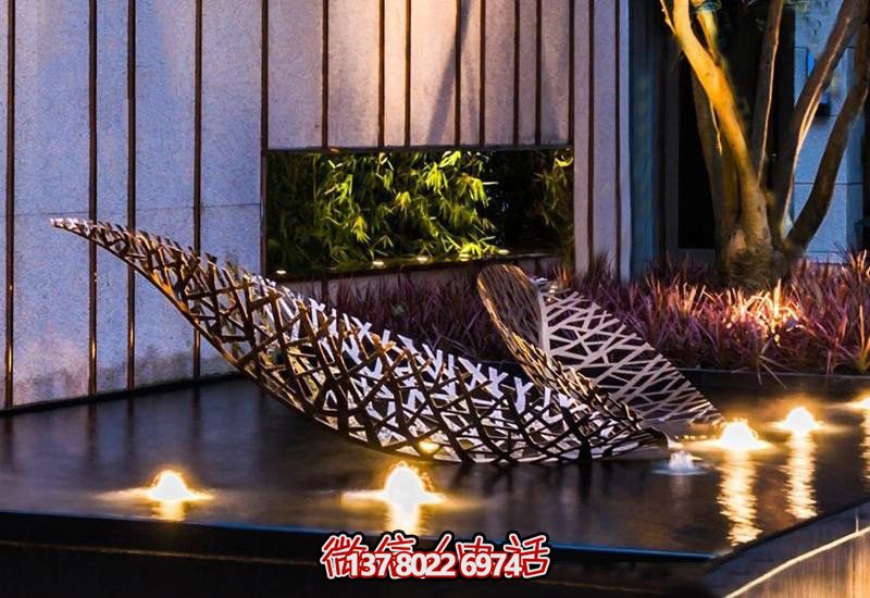 不銹鋼樹葉鏤空雕塑，給戶外和酒店環(huán)境帶來優(yōu)雅氣息