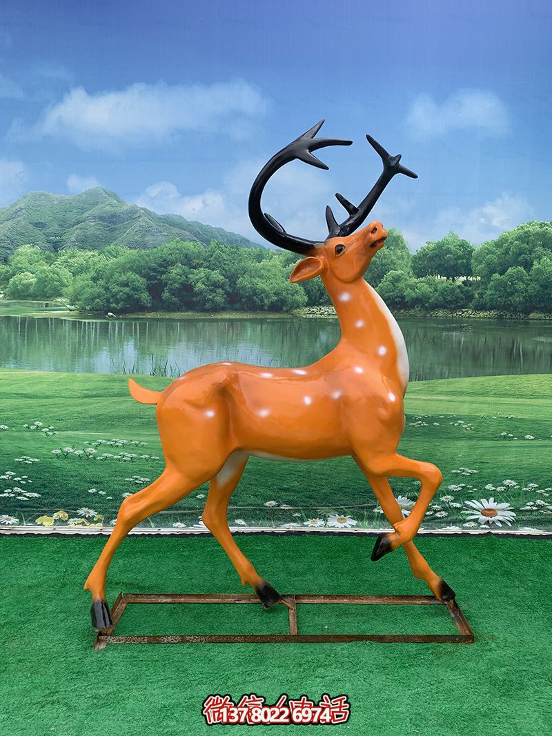 彩繪玻璃鋼雕塑梅花鹿——行走抬頭，點(diǎn)綴廣場(chǎng)街道