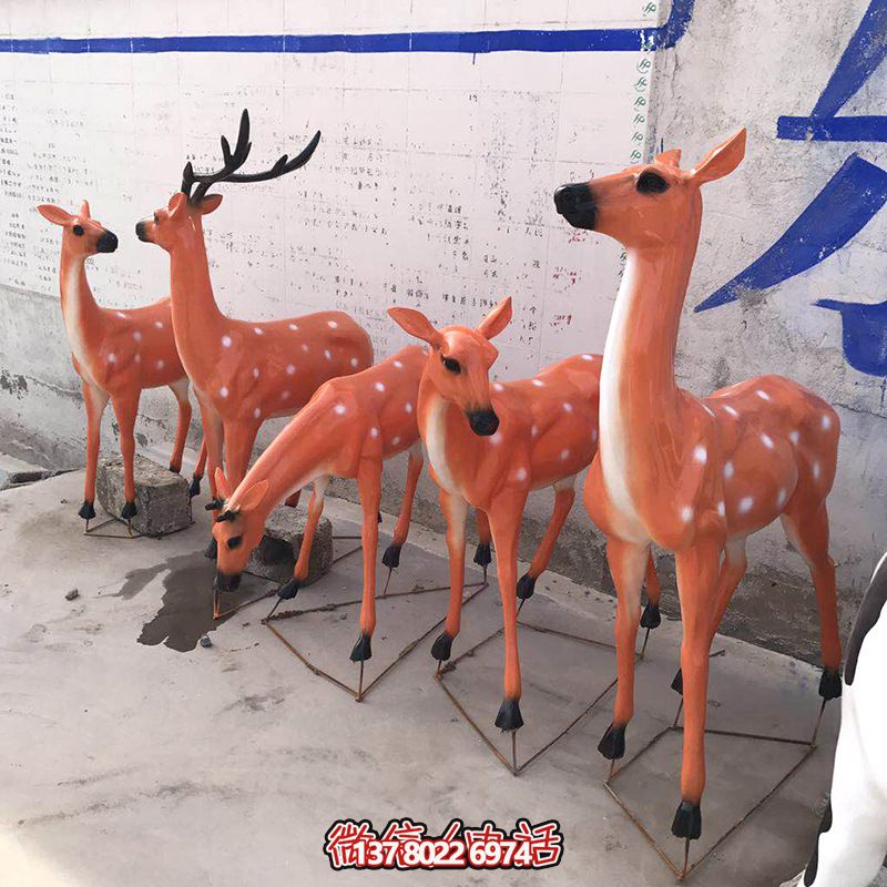 彩繪玻璃鋼雕塑鹿，靜謐優(yōu)雅完美綻放