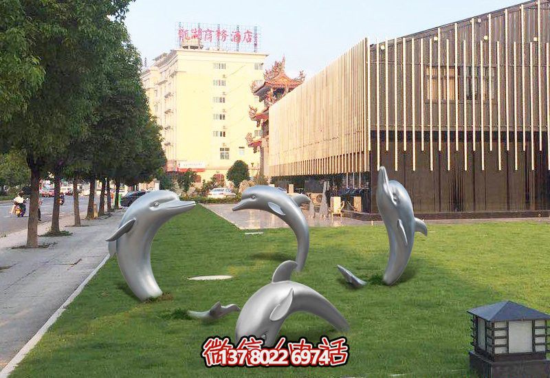 不銹鋼海豚形象雕塑，給草坪增添獨(dú)特姿態(tài)