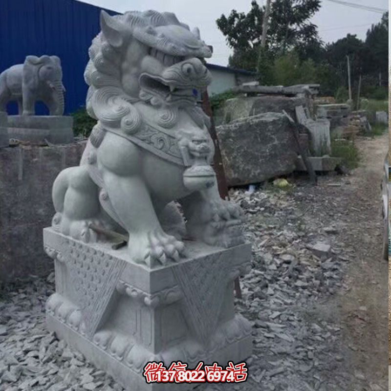 獅子雕塑鎮(zhèn)宅辟邪，美觀大方