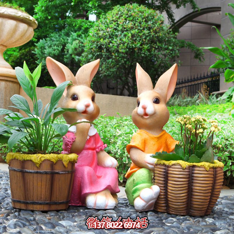彩繪玻璃鋼兔子雕塑，點綴戶外公園裝飾