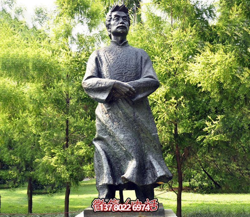 玻璃鋼魯迅人物雕塑，為公園景觀裝飾點(diǎn)綴