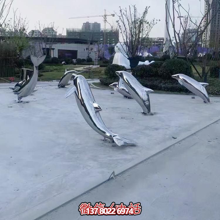海豚不銹鋼雕塑，點綴小區(qū)樓盤綠化裝飾