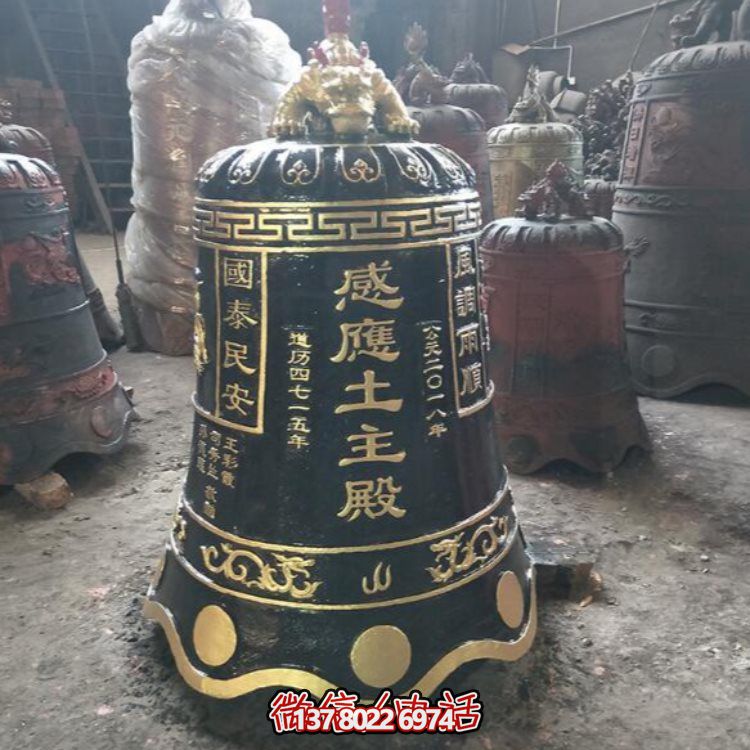 古典鑄銅大型掛鐘，為寺廟祠堂擺放