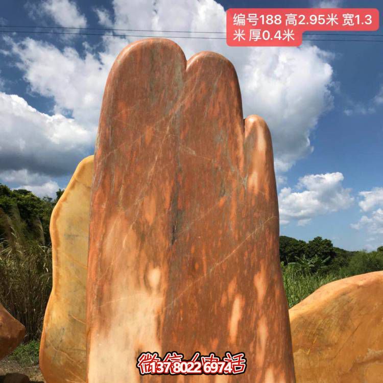 大型黃蠟景觀石雕塑，點綴自然美景