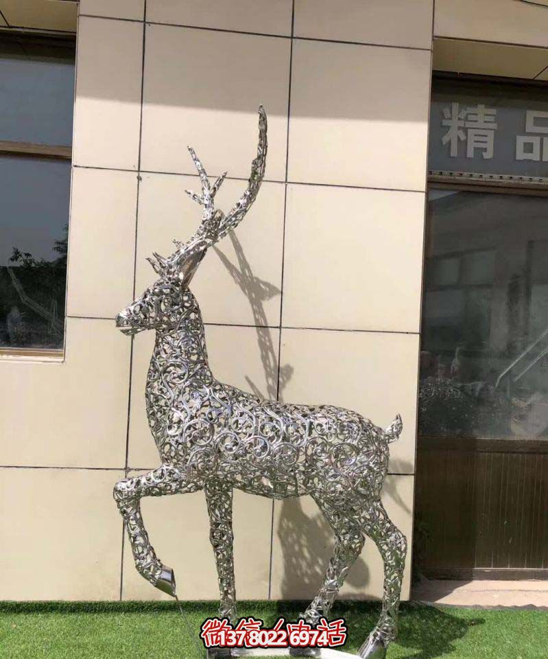 不銹鋼梅花鹿雕塑，走出別墅的美