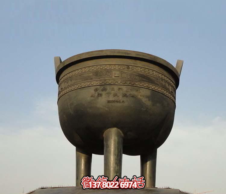 大型青銅圓形香爐，裝飾廣場景區(qū)
