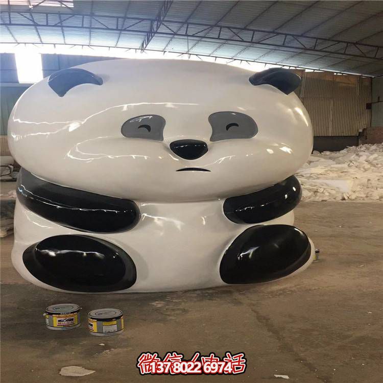 玻璃鋼雕塑熊貓公仔，環(huán)?？ㄍ〝[放裝飾商場