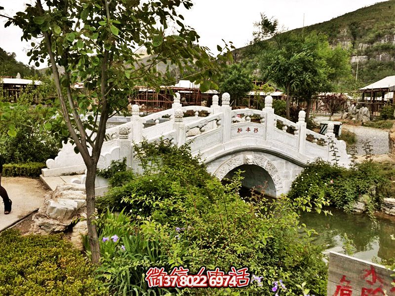 漢白玉鏤空欄桿石拱橋 漢白玉鏤空欄桿石拱橋