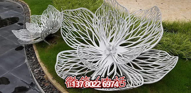 不銹鋼蓮花雕塑，鐵藝裝點(diǎn)戶外廣場