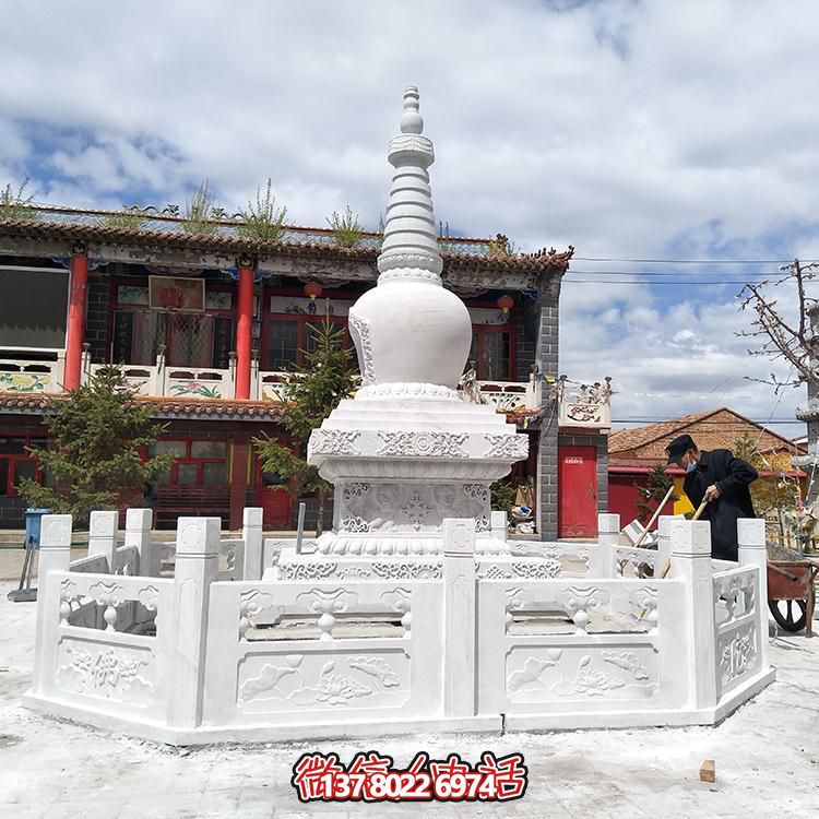 大型石雕舍利塔，宗教寺廟裝置