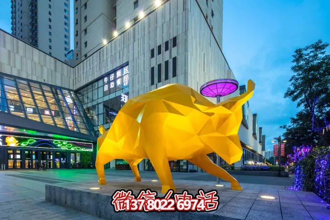 玻璃鋼彩繪雕塑讓你的廣場(chǎng)現(xiàn)象級(jí)創(chuàng)意牛！