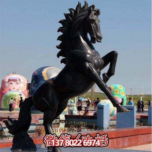 大型仿銅馬玻璃鋼雕塑，為廣場景觀增添無限精彩