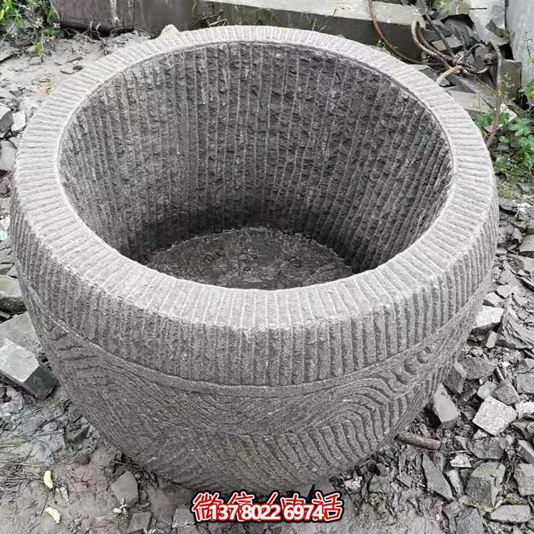 古老石槽，精致圓形養(yǎng)魚水缸