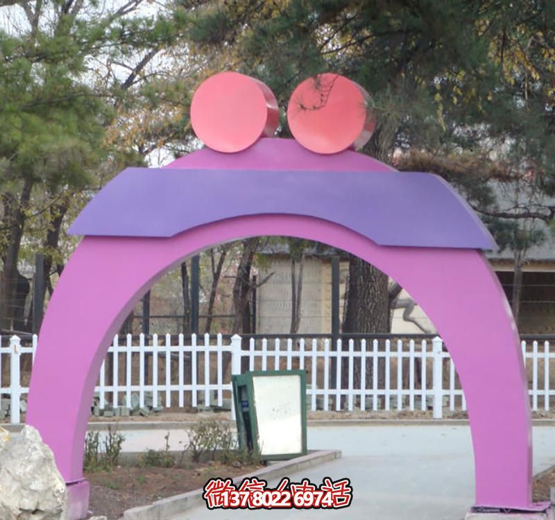 創(chuàng)意玻璃鋼愛心雕塑，裝點城市公園