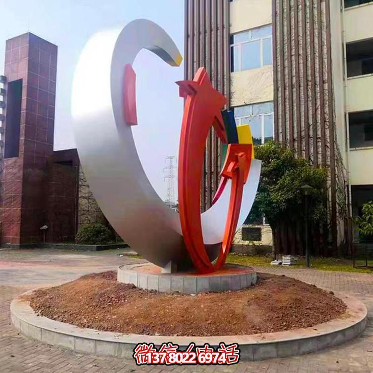 精致不銹鋼月牙雕塑，打造現(xiàn)代都市景觀