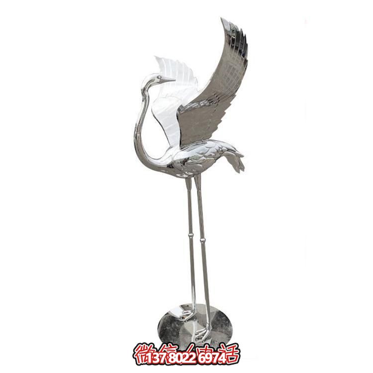 鏡面不銹鋼仙鶴雕塑，質(zhì)樸自然，展翅回頭