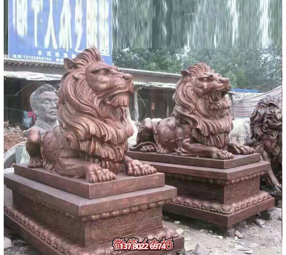 趴窩紅雕獅子仿真雕塑，守護(hù)晚霞鎮(zhèn)宅之美