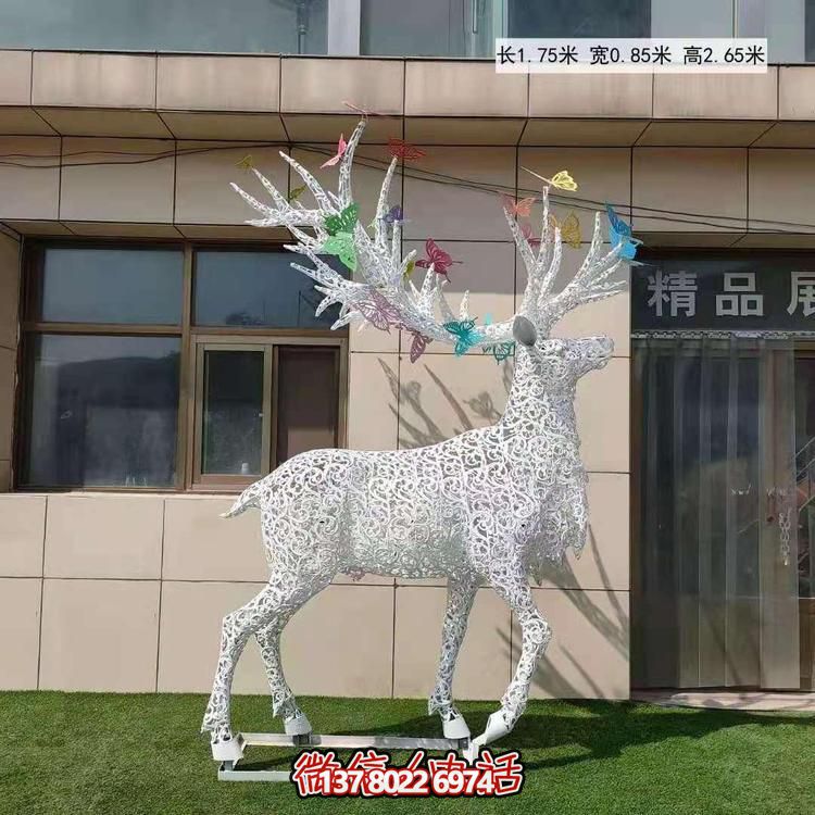 不銹鋼鹿角鏤空梅花亮化雕塑，為景觀廣場擺放