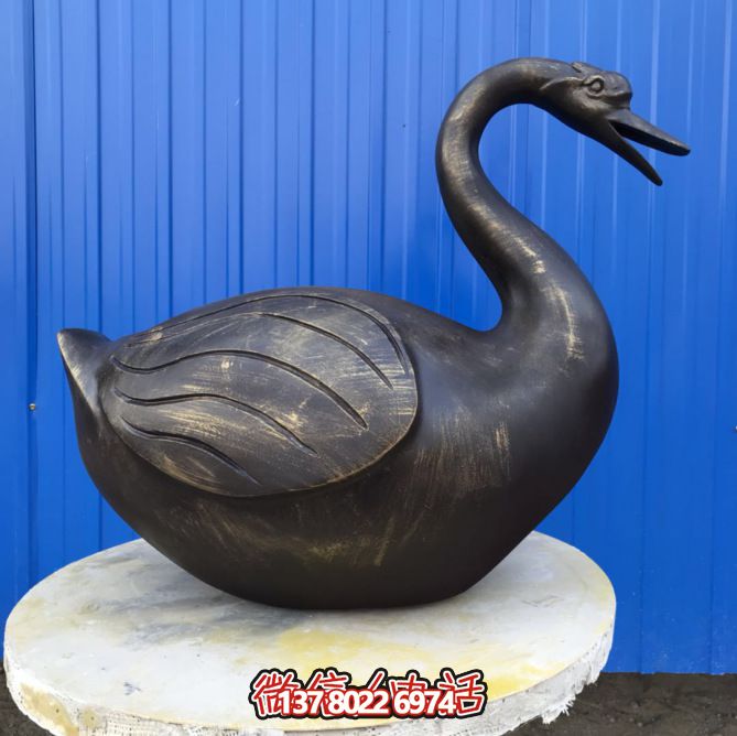 不銹鋼雕塑，休息時(shí)讓湖邊更美麗——天鵝雕塑