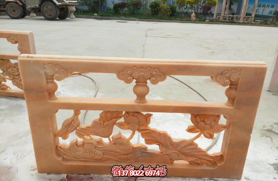 紅色浮雕護(hù)欄，點(diǎn)綴陽臺(tái)庭院裝飾
