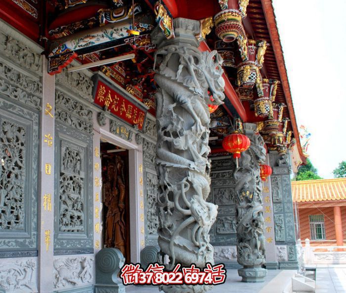 龍柱浮雕，裝飾寺廟門前景觀
