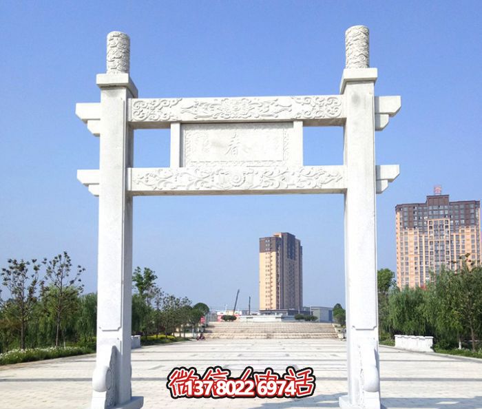 簡(jiǎn)易大理石牌樓，為公園廣場(chǎng)擺放單門