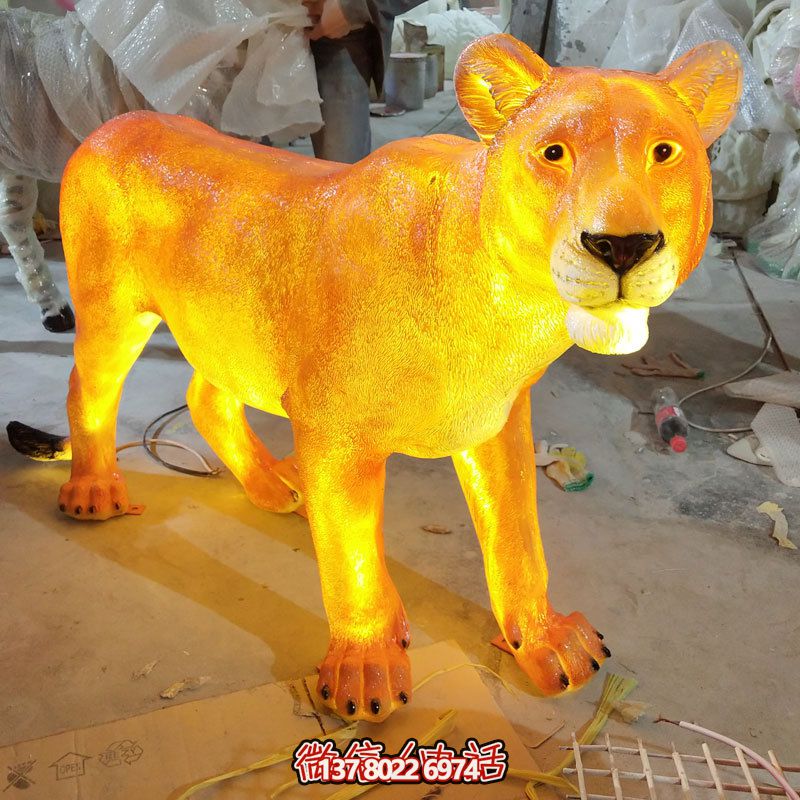 玻璃鋼大型仿真動物夜晚照明獅子雕塑 玻璃鋼大型仿真動物夜晚照明獅子雕塑