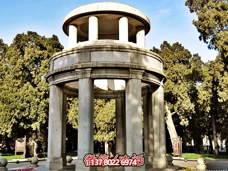 森林公園草坪擺放簡易羅馬柱樓頂涼亭 森林公園草坪擺放簡易羅馬柱樓頂涼亭