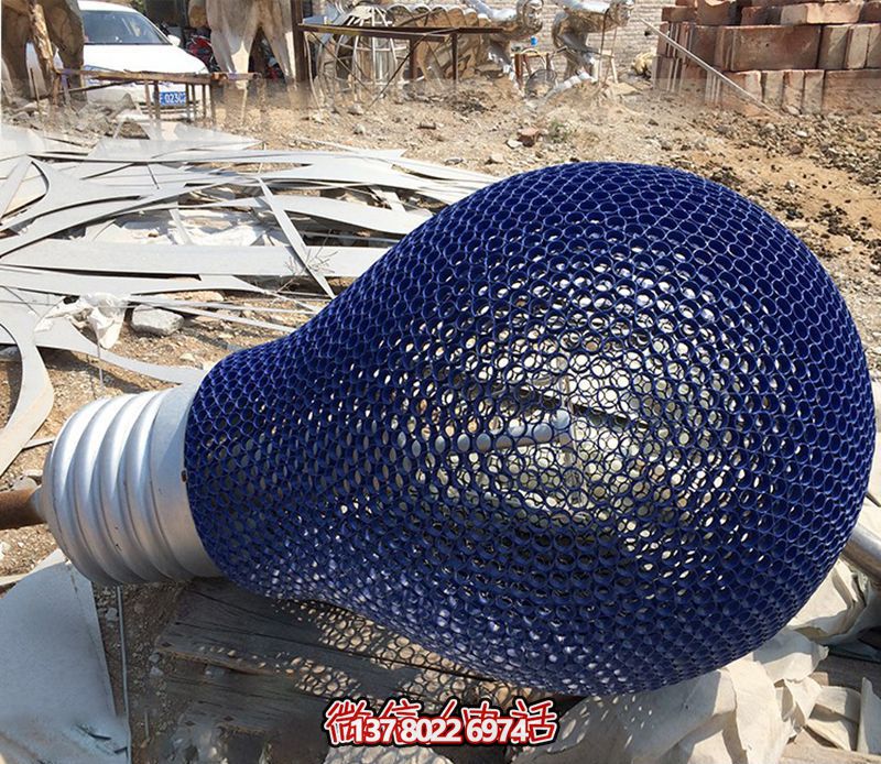農(nóng)場大型不銹鋼鏤空藍色燈泡雕塑 農(nóng)場大型不銹鋼鏤空藍色燈泡雕塑
