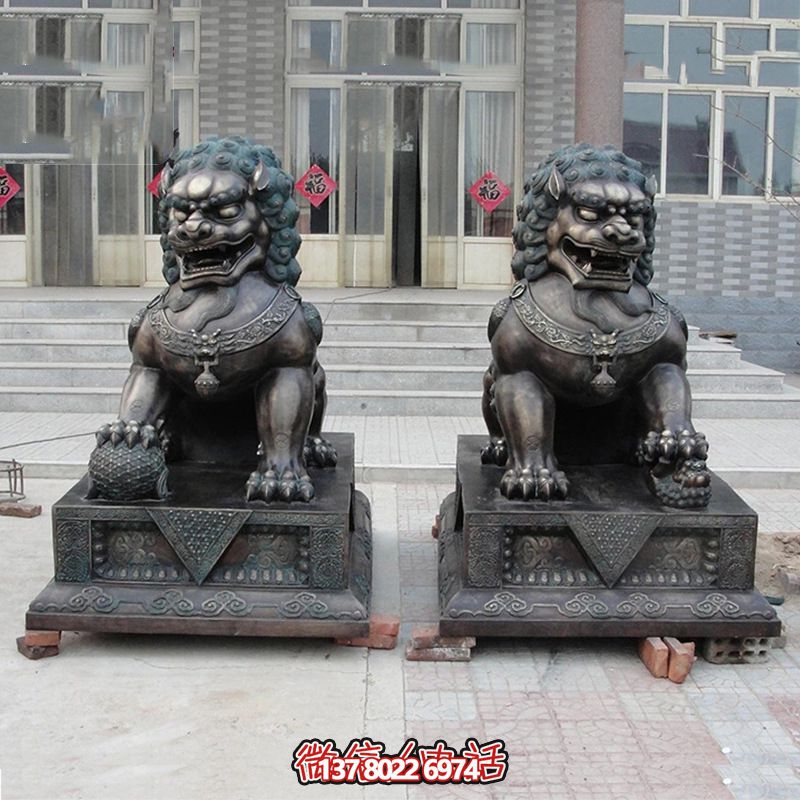 庭院大型青石一對(duì)看門的獅子雕塑 庭院大型青石一對(duì)看門的獅子雕塑