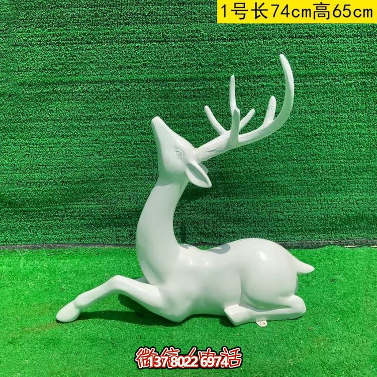白色的梅花鹿，臥姿，仰頭，可上色