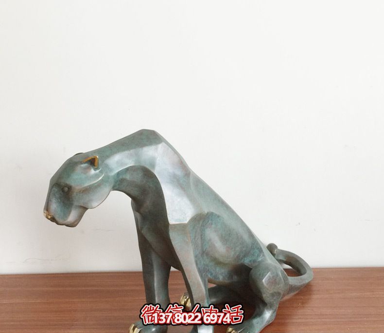 寺廟不銹鋼切面噴漆休息中的金錢(qián)豹雕塑